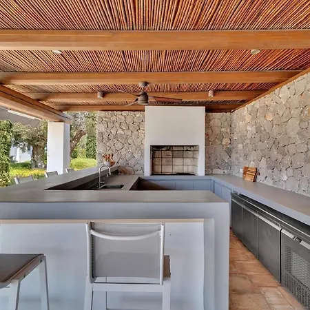 Calma A Beachfront Luxury Retreat *