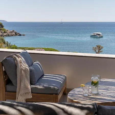 Calma A Beachfront Luxury Retreat Vila